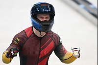 Francesco Friedrich feiert im Ziel sein zweites olympisches Gold. - &copy; Robert Michael/dpa-Zentralbild/dpa