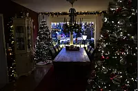 Michael und Gaby Surmann schm&uuml;cken in Haus in der Bergengruenstra&szlig;e in Brockhagen mit viel Enthusiasmus schon Anfang Dezember. - &copy; Jonas Damme