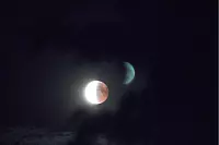 Blutmond &uuml;ber Lemgo - &copy; Lorien G&ouml;ner