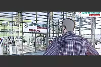 Der Kreis zeigt auf seiner Webseite in einem mehr als zweiminütigen Video, wie der Besuch im Impfszentrum ablaufen wird. - © Kreis Lippe