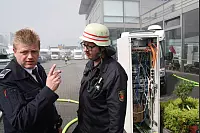 ...und die wichtigen Server mit allen Kundendaten (hier im Hintergrund) aus dem Verwaltungstrakt zu retten. - © Foto: Jens Reichenbach