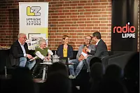 von (links) Fallschirmspringerin Annelies Schäfermann sowie Stefanie und Andreas Graßl, die einen Brand in Dörentrup gelöscht haben. - © Bernhard Preuss