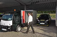 WAVE-TROPHY 2016 - Größte E-Automobilrallye tankt in Dörentrup auf.
Weltrekord mit den meisten zeitgleich aufgeladenen Elektrofahrzeugen mit erneuerbaren Energien geschafft. Viele verschiedene E-Fahrzeuge wurden präsentiert. - © Tanja Watermann
