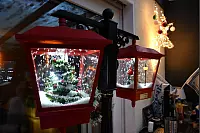 Michael und Gaby Surmann schm&uuml;cken in Haus in der Bergengruenstra&szlig;e in Brockhagen mit viel Enthusiasmus schon Anfang Dezember. - &copy; Jonas Damme