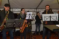 Blasen zum Advent: Das Bl&auml;serensemble des Musikvereins sorgte auf der erstmals errichteten B&uuml;hne f&uuml;r adventliche Stimmung. - &copy; Sibylle Kemna