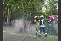 Der Lippische Feuerwehrverband feiert sein 150-jähriges Bestehen mit einem großen Familientag im Feuerwehrausbildungszentrum Brake. Das "Coldcut Cobra"-Team zeigt seine Arbeit mit dem Schneidlöschgerät. - © Thomas Krügler