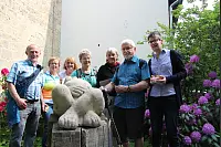 Wanderfreunde: (von links) Helmut Grünheit, Ingrid Fulland, Ingrid Grünheit, Antje Plöger, Gudrun Bocksch sowie Gerhard und Sandra Dalbke haben sich auf der LZ-Sternwanderung kennengelernt. - © Erol Kamisli