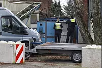 Die Polizei ist zu einem Gro&szlig;einsatz in Verl ausger&uuml;ckt. Es wird wegen K&ouml;rperverletzung ermittelt. - &copy; Roland Th&ouml;ring