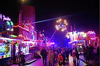 Bunte Lichter, viele Leckereien und schwungvolle Karusselfahrten - das ist die Andreasmesse 2025 - © Nicole Ellerbrake