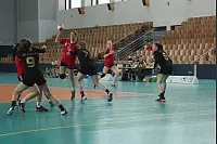 Die Handballerinnen des Hermann-Vöchting-Gymnasiums haben es in die Endrund von "Jugend trainiert für Olympia" geschafft. - © Dominic Behde