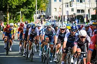 Lidl Deutschland-Tour in Herford. Die Fahrer kommen über die große Kreuzung Bismarckstraße, Hansastraße, Mindener Straße die Hansastraße herunter. - © Kathrin Weege