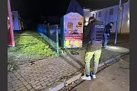 Im Bielefelder Ortsteil Windfl&ouml;te sind am sp&auml;ten Donnerstagabend zahlreiche Polizisten im Einsatz: Offenbar hat es bei einer Gewalttat unweit der Lippst&auml;dter Stra&szlig;e drei Verletzte gegeben. - &copy; Paul Brinkmann