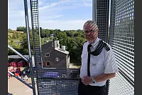 Der Lippische Feuerwehrverband feiert sein 150-jähriges Bestehen mit einem Familientag am Feuerwehrausbildungszentrum Brake. Der 30 Meter hohe Feuerwehrturm, in dem die Löschschläuche nach dem Einsatz getrocknet werden, bietet einen exklusiven Ausblick. - © Thomas Krügler