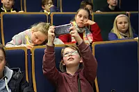 Rund 70 Nachwuchsstudenten nahmen an der vierten Vorlesung der LZ-Kinderuni zum Thema: "Mobile Medien - wie die Apps aufs Handy kommen" teil. - &copy; Bernhard Preu&szlig;