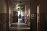 Furchtbare Lebensbedingungen: Blick in einen original erhaltenen Flur eines Blocks im Stammlager Auschwitz I - © Silke Buhrmester(LZ)