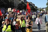 Klima retten: Rund 2000 Menschen gehen in Detmold bei der bislang größten "Fridays for Future"-Demo auf die Straße. - © Bernhard Preuss