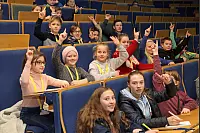 Rund 70 Nachwuchsstudenten nahmen an der vierten Vorlesung der LZ-Kinderuni zum Thema: "Mobile Medien - wie die Apps aufs Handy kommen" teil. - &copy; Bernhard Preu&szlig;