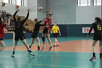 Die Handballerinnen des Hermann-Vöchting-Gymnasiums haben es in die Endrund von "Jugend trainiert für Olympia" geschafft. - © Dominic Behde