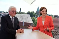 Bundespräsident Frank-Walter Steinmeier kommt zum Sommerinterview in den Lippischen Hof in Bad Salzuflen. ZDF-Moderation Bettina Schausten führt das Interview, das für das Politmagazin "Berlin direkt" aufgezeichnet wurde. - © Heidi Stork