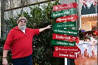 Michael und Gaby Surmann schm&uuml;cken in Haus in der Bergengruenstra&szlig;e in Brockhagen mit viel Enthusiasmus schon Anfang Dezember. - &copy; Jonas Damme