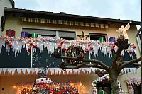 Michael und Gaby Surmann schm&uuml;cken in Haus in der Bergengruenstra&szlig;e in Brockhagen mit viel Enthusiasmus schon Anfang Dezember. - &copy; Jonas Damme