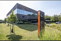 Die List AG, ein Bauunternehmen aus Nordhorn, arbeitet hier mit der List Bau Bielefeld, der List Ingenieure und List Bauen im Bestand. Es ist ein Verwaltungsgebäude auf 5.300 Quadratmetern. - © Jörg Dieckmann
