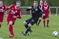 Im Lipperderby muss der RSV Barntrup eine bittere 0:1-Heimniederlage vor rund 200 Zuschauern gegen den Blomberger SV einstecken. - © Egon Penner