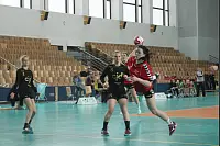 Die Handballerinnen des Hermann-Vöchting-Gymnasiums haben es in die Endrund von "Jugend trainiert für Olympia" geschafft. - © Dominic Behde
