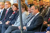 Ministerpräsident verleiht auf dem Schloßplatz der Panzerbrigade 21 „Lipperland“ der Bundeswehr das Fahnenband des Landes Nordrhein-Westfalen. - © Jannik Stodiek