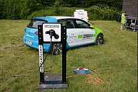 WAVE-TROPHY 2016 - Größte E-Automobilrallye tankt in Dörentrup auf.
Weltrekord mit den meisten zeitgleich aufgeladenen Elektrofahrzeugen mit erneuerbaren Energien geschafft, Viele E-Fahrzeuge wurden präsentiert. - © Tanja Watermann
