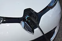 WAVE-TROPHY 2016 - Größte E-Automobilrallye tankt in Dörentrup auf.
Weltrekord mit den meisten zeitgleich aufgeladenen Elektrofahrzeugen mit erneuerbaren Energien geschafft. Viele verschiedene E-Fahrzeuge wurden präsentiert. - © Tanja Watermann