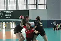 Die Handballerinnen des Hermann-Vöchting-Gymnasiums haben es in die Endrund von "Jugend trainiert für Olympia" geschafft. - © Dominic Behde