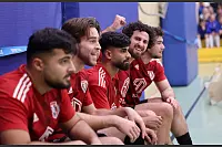 Gute Stimmung beim FC Besa: Der C-Ligist zeigte trotz des Ausscheidens erfrischenden Hallenfu&szlig;ball. - &copy; Paul Cohen