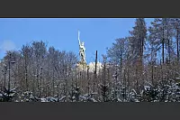 Hier sieht man das vereiste, in der Sonne stehende Hermannsdenkmal. - &copy; Walter Bergmann