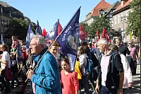 Klima retten: Rund 2000 Menschen gehen in Detmold bei der bislang größten "Fridays for Future"-Demo auf die Straße. - © Bernhard Preuss