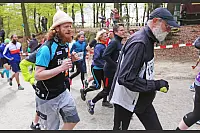 Mehr als 7.000 L&auml;ufer starteten zum 45. Hermannslauf am Hermannsdenkmal in Detmold. - &copy; Sarah Jonek
