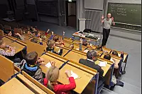 Rund 70 Nachwuchsstudenten nahmen an der vierten Vorlesung der LZ-Kinderuni zum Thema: "Mobile Medien - wie die Apps aufs Handy kommen" teil. - &copy; Bernhard Preu&szlig;