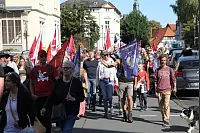 Klima retten: Rund 2000 Menschen gehen in Detmold bei der bislang größten "Fridays for Future"-Demo auf die Straße. - © Bernhard Preuss