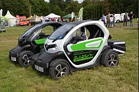 WAVE-TROPHY 2016 - Größte E-Automobilrallye tankt in Dörentrup auf.
Weltrekord mit den meisten zeitgleich aufgeladenen Elektrofahrzeugen mit erneuerbaren Energien geschafft. Viele verschiedene E-Fahrzeuge wurden präsentiert. - © Tanja Watermann