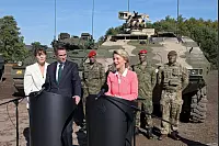 Deutsch-Britisches Ministertreffen - Ursula von der Leyen in Augustdorf - © Bernhard Preuß