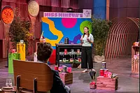 Minever Zevker präsentiert den "Löwen" mit Miss Mineva´s fermentierte Tütensuppen. Sie erhofft sich ein Investment von 200.000 Euro für 10 Prozent der Firmenanteile. - © RTL / Bernd-Michael Maurer
