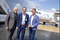 Am Erfolg von Skyhub PAD werkeln auch (v. l.) Roland Hüser (Geschäftsführer Flughafen), Christoph Plass (Vorsitzender des Beirats) und Carsten Linnemann (CDU-Bundestagsabgeordneter). - © Niklas Tüns