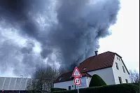 Die Feuerwehr rückte zu einem Großbrand in Bielefeld-Altenhagen aus. - © Paul Brinkmann