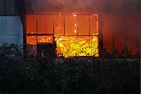 Die Feuerwehr rückte zu einem Großbrand in Bielefeld-Altenhagen aus. - © Paul Brinkmann