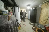 Innerhalb von nur einem Monat wird das ganze Haus in Bielefeld saniert. - © Peter Unger