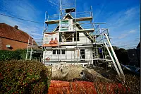 Innerhalb von nur einem Monat wird das ganze Haus in Bielefeld saniert. - © Peter Unger
