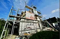 Innerhalb von nur einem Monat wird das ganze Haus in Bielefeld saniert. - © Peter Unger