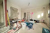 Innerhalb von nur einem Monat wird das ganze Haus in Bielefeld saniert. - © Peter Unger