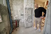 Innerhalb von nur einem Monat wird das ganze Haus in Bielefeld saniert. - © Peter Unger