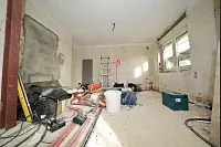 Innerhalb von nur einem Monat wird das ganze Haus in Bielefeld saniert. - © Peter Unger